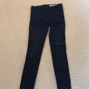 Skinny jeans with a side seam and zip pocket